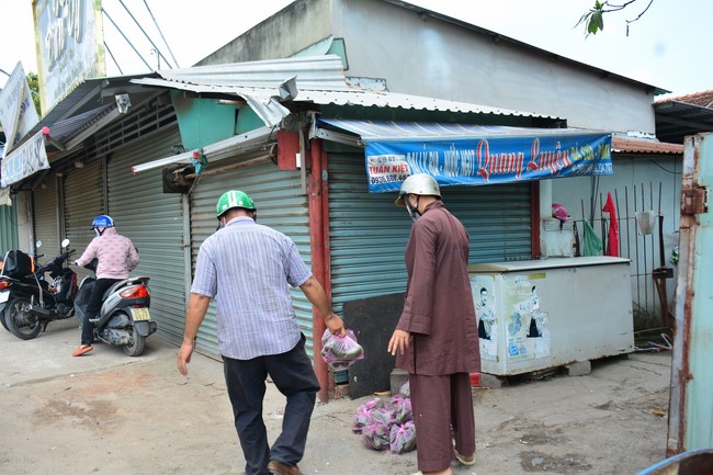 Continuing to support people in need in the Covid-19 pandemic of Hoang Phap Pagoda (series 4)